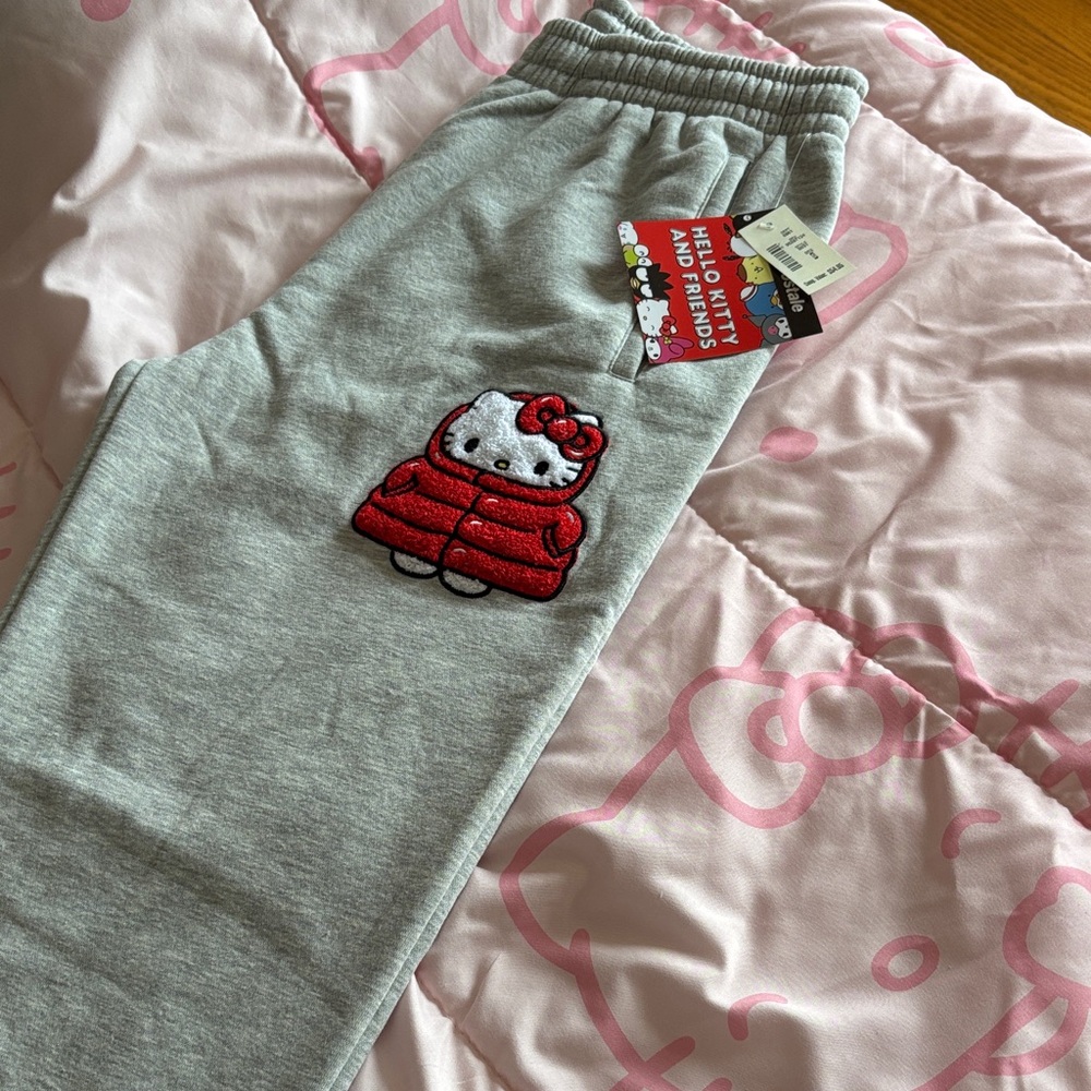Aeropostale Gray Sweatpants with Hello Kitty Patch Women’s